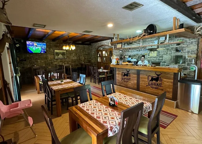 Prenociste/Restoran Lovac