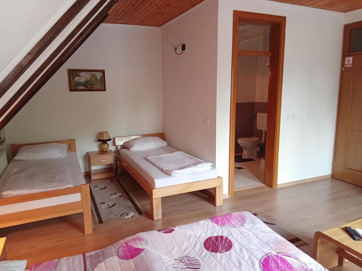 Prenociste/restoran Lovac Gasthof *