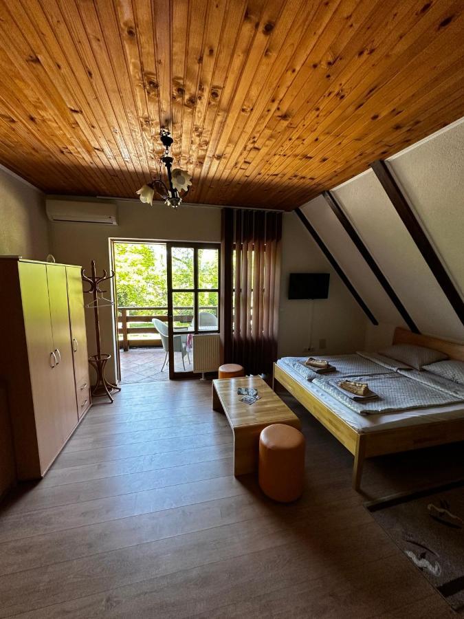 Prenociste/restoran Lovac Bihać